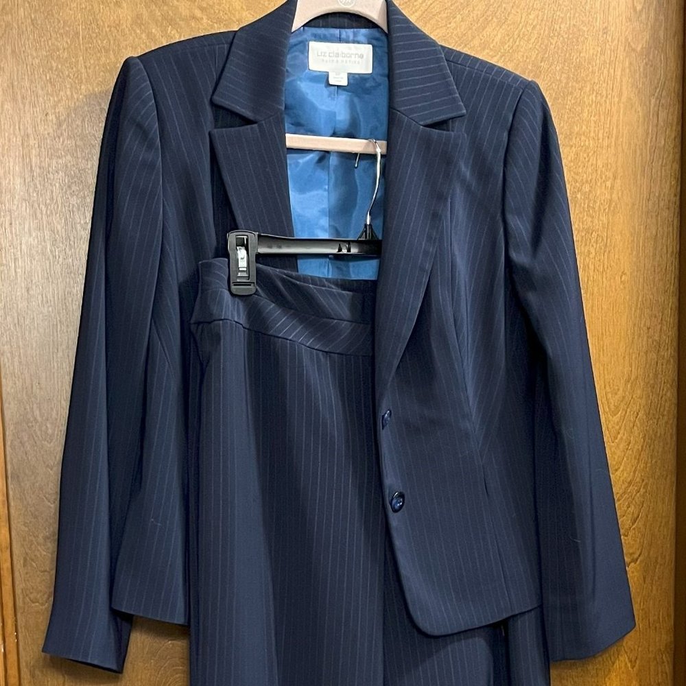 Liz Claiborne 10 petite pantsuit, navy pinstripe